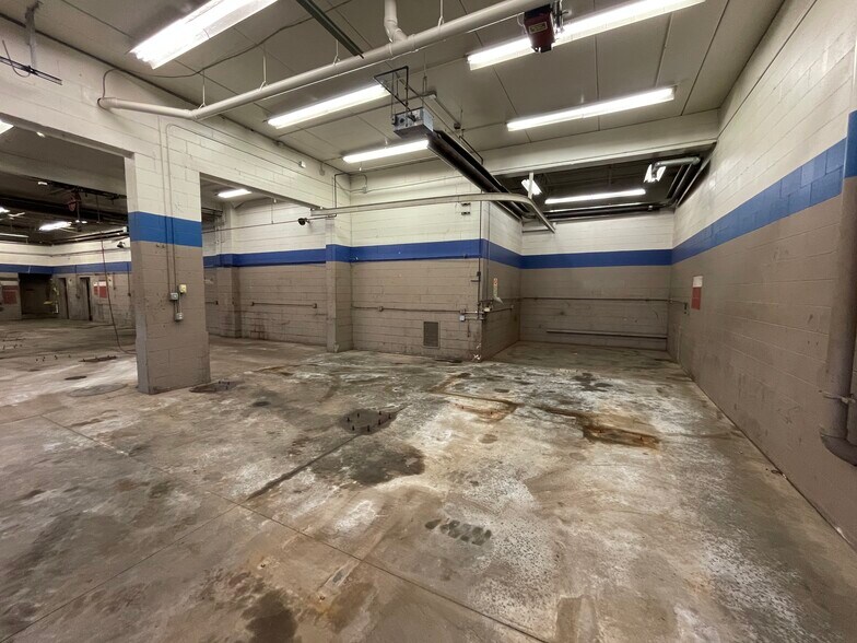 More Photos Of 5500 W Broadway Ave, Minneapolis Storefront Retail Office For Sale