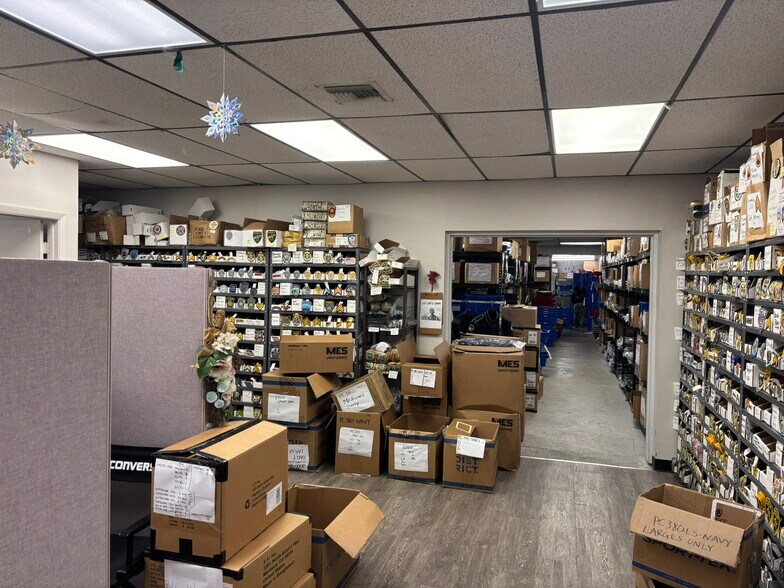 More Photos Of 101 N Dixie Hwy, Hallandale Beach Manufacturing For Sale