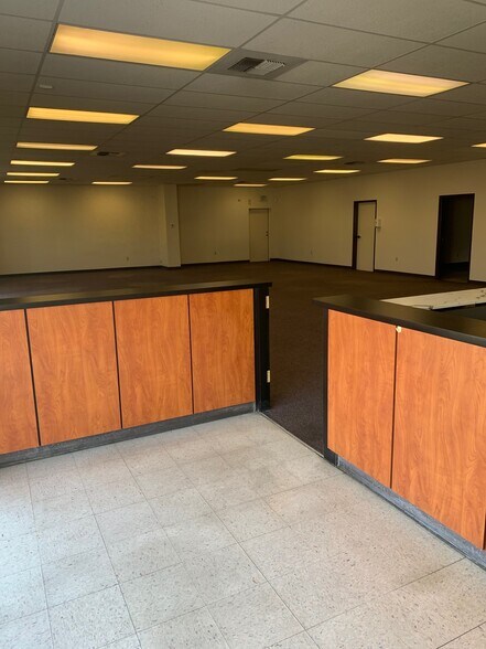 More Photos Of 2821 Auto Mall Dr, Bakersfield Service For Lease