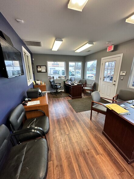 More Photos Of 17080 Dixie Hwy, Hazel Crest Auto Dealership For Sale