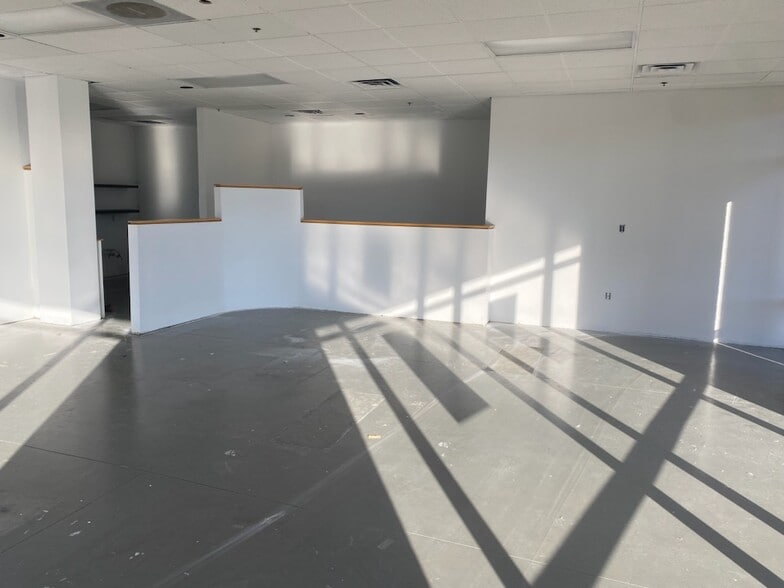 More Photos Of 275 Joliet St, Dyer Office For Sale