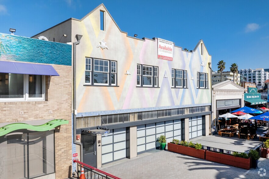 More Photos Of 1605 Ocean Front Walk, Santa Monica Storefront For Lease