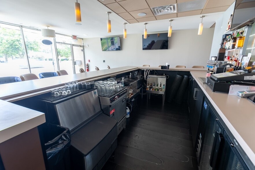 More Photos Of 8905 W Cermak Rd, Riverside Storefront Retail Office For Sale