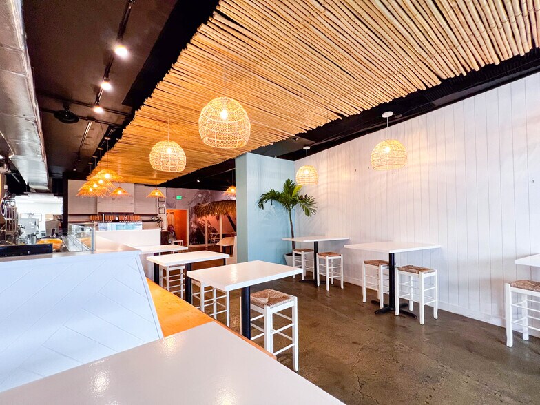 More Photos Of 96 N King St, Honolulu Bar For Lease