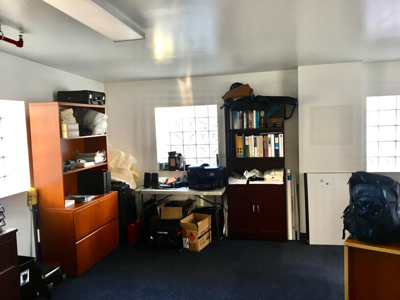 More Photos Of 2 Amboy Ave, Woodbridge Warehouse For Lease