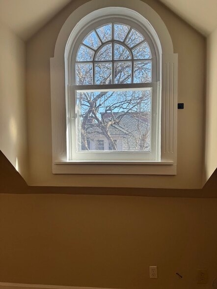 More Photos Of 143 4th Ave N, Franklin Loft Creative Space For Lease