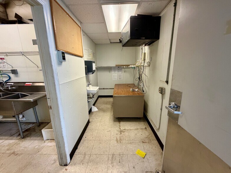 More Photos Of 339 Lincoln Ave, Cadiz Service Station For Sale