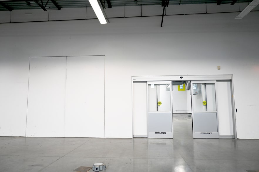 More Photos Of 4650 Overland Ave, San Diego Light Manufacturing For Sale