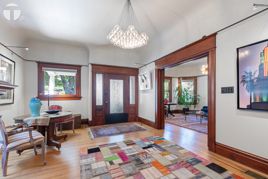 More Photos Of 2220 Capitol Ave, Sacramento Apartments For Sale