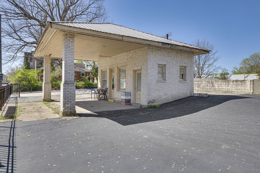 More Photos Of 305 N Main St, Ste Genevieve Storefront Retail Residential For Sale