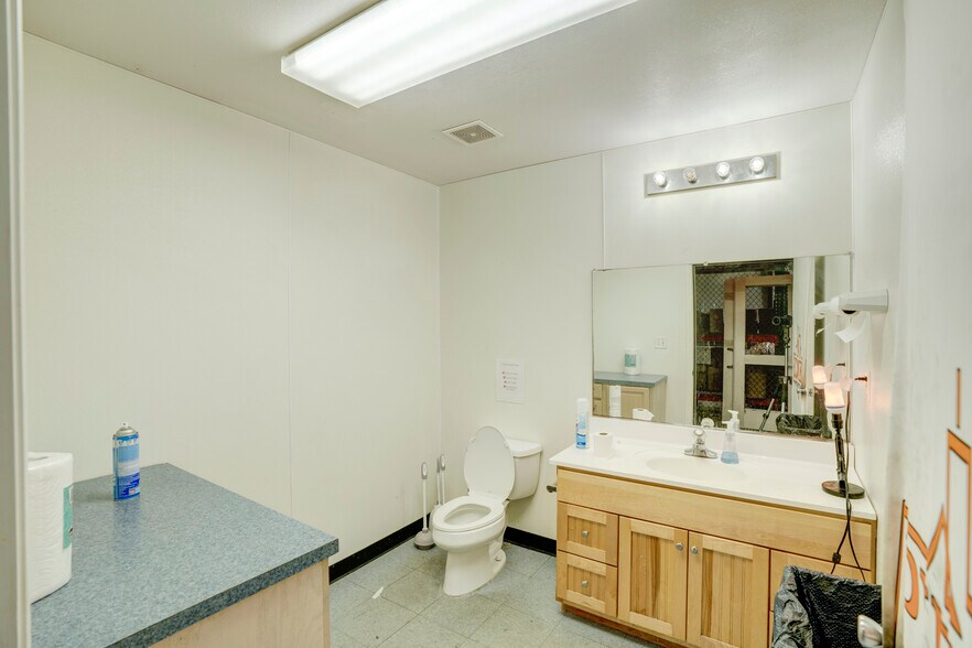 More Photos Of 11578 Airway Blvd, Roanoke Warehouse For Sale