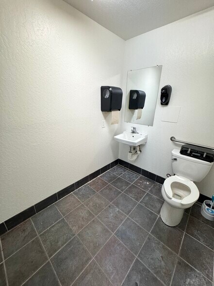 More Photos Of 770-780 Smithridge Dr, Reno Showroom For Lease