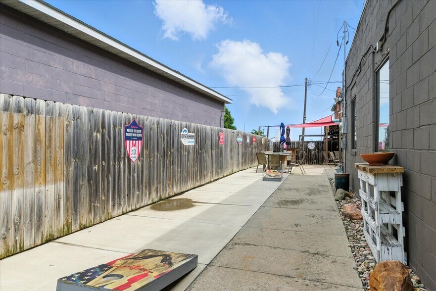 More Photos Of 501-503 Iowa Ave, Essex Storefront Retail Residential For Sale