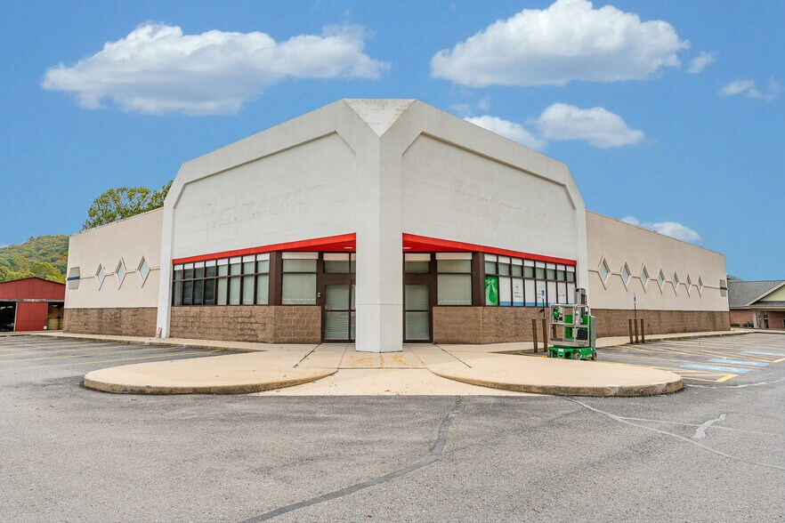 More Photos Of 19254 Seneca Trl, Marlinton Drugstore For Lease