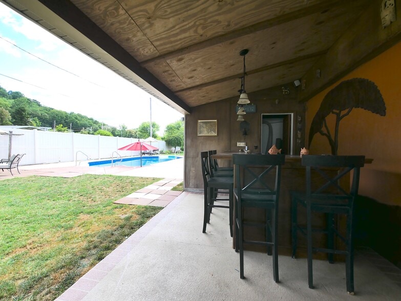 More Photos Of 56721 Ferry Landing Rd, Shadyside Shelter For Sale