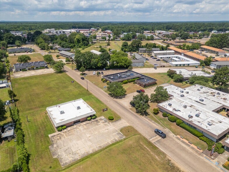 More Photos Of 428 Hospital Drive, Columbus Medical For Sale