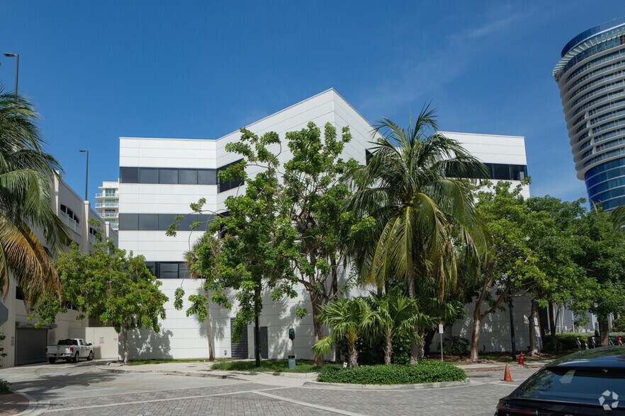 More Photos Of 1785 NE 17th St, Fort Lauderdale Medical For Sale