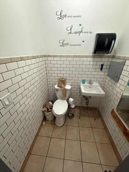 More Photos Of 185 Howard Ave, Brooklyn Storefront For Lease