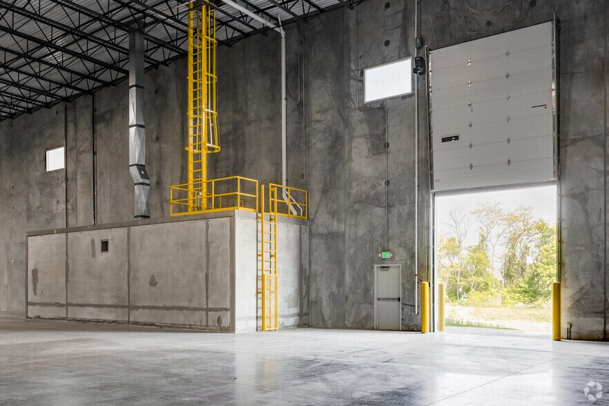 More Photos Of 16220 Hopewell Rd, Williamsport Distribution For Lease
