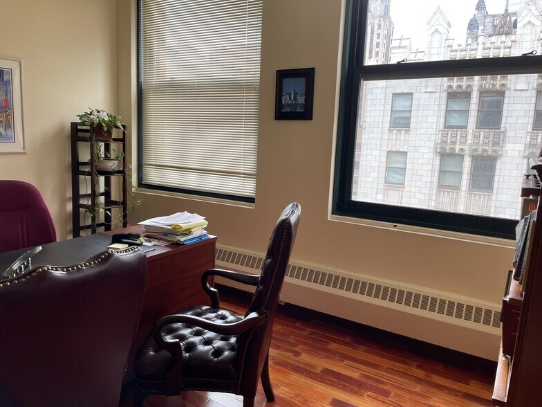More Photos Of 111 N Wabash Ave, Chicago Office For Lease