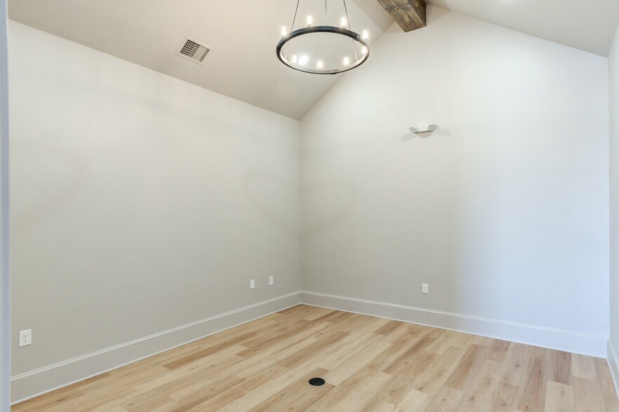 More Photos Of 1418 N Slide Rd, Lubbock Medical For Sale