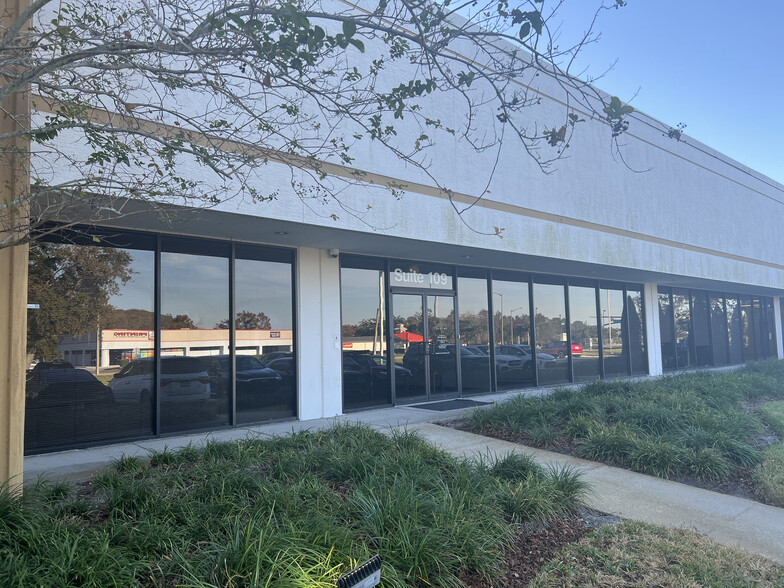 Primary Photo Of 4501 Vineland Rd, Orlando Showroom For Lease