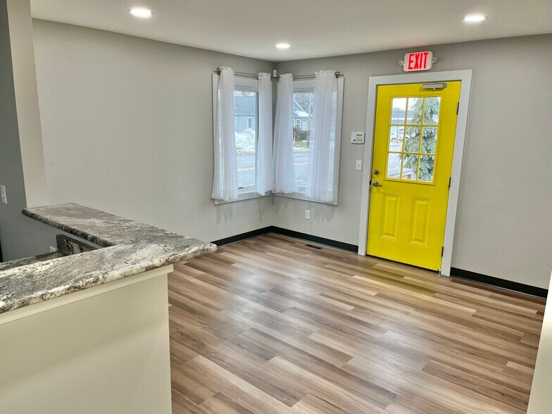 More Photos Of 308 S Scott St, Warsaw Office For Lease