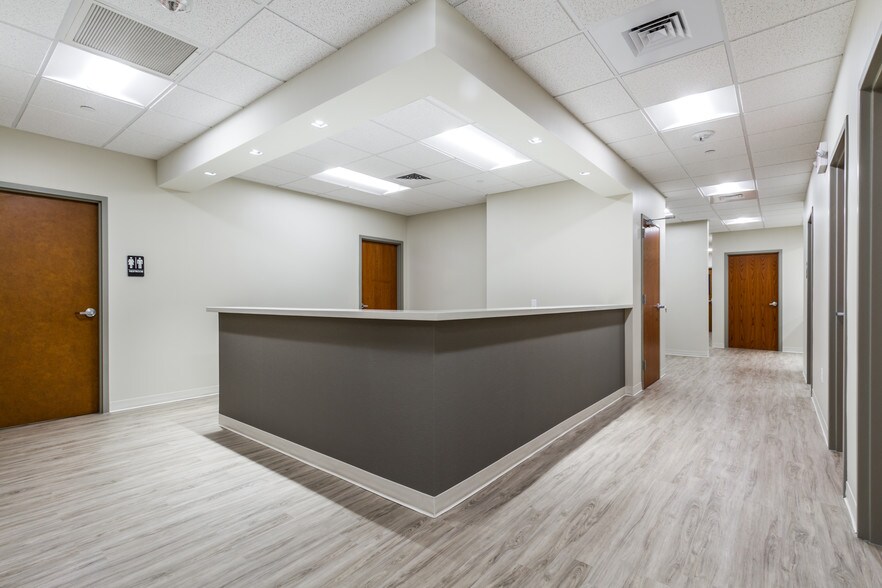 More Photos Of 18626 Hardy Oak Blvd, San Antonio Medical For Lease
