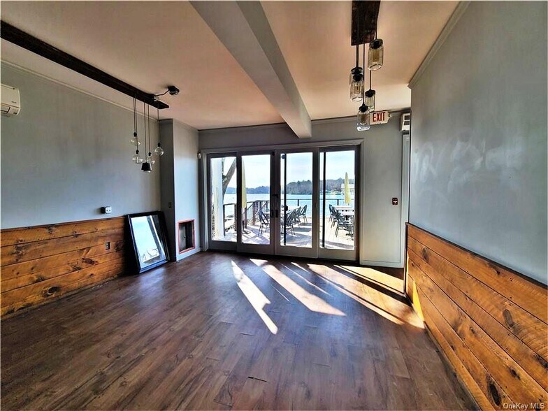 More Photos Of 1 Horseshoe Lake Rd, Kauneonga Lake Restaurant For Sale