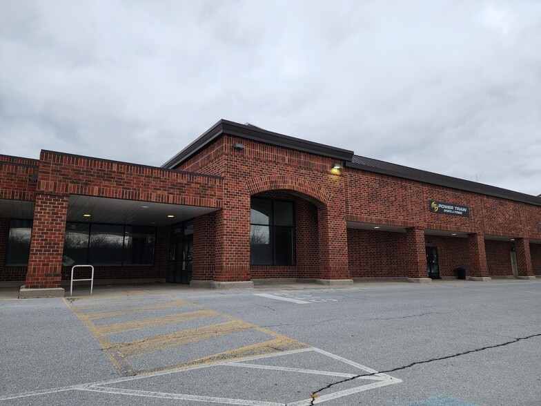 More Photos Of 4400-4450 Oakhurst Blvd, Harrisburg Health Club For Lease