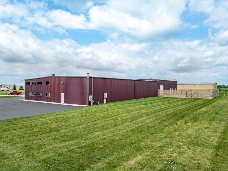 More Photos Of 525 Chippewa Rd, Harvard Manufacturing For Sale