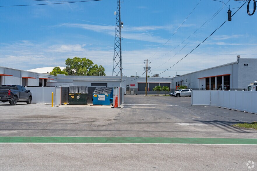 More Photos Of 4128 NW 10th Ave, Oakland Park Warehouse For Lease