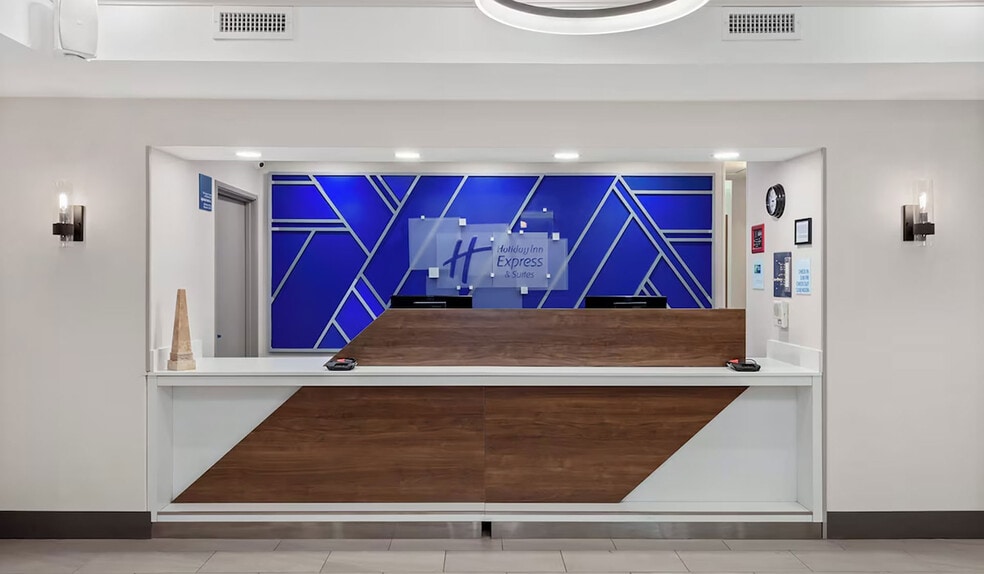 More Photos Of 2595 Bunker Hill Dr, Algonquin Hotel For Sale