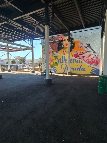 More Photos Of 2606 Fairfield Ave S, Saint Petersburg Light Manufacturing For Lease