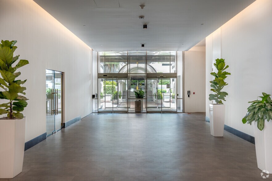 More Photos Of 777 Brickell Ave, Miami Coworking Space