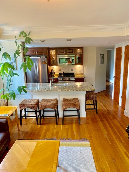 More Photos Of 111 E Uhler Ave, Alexandria Apartments For Sale