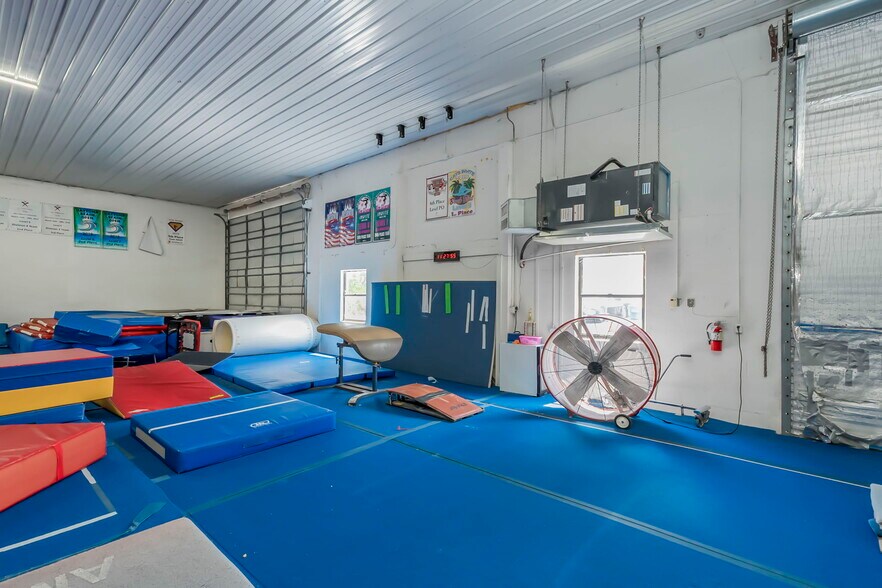 More Photos Of 1013 SE Holbrook Ct, Port Saint Lucie Warehouse For Sale