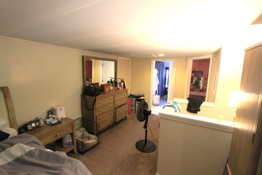 More Photos Of 1757 Main St, Green Bay Storefront Retail Office For Sale