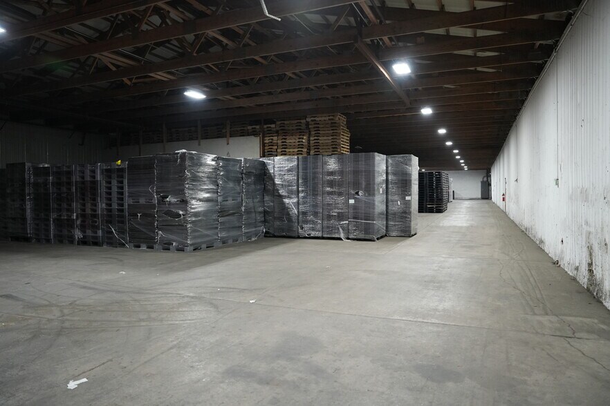 More Photos Of 610 W 9th Ave, Monmouth Flex For Lease