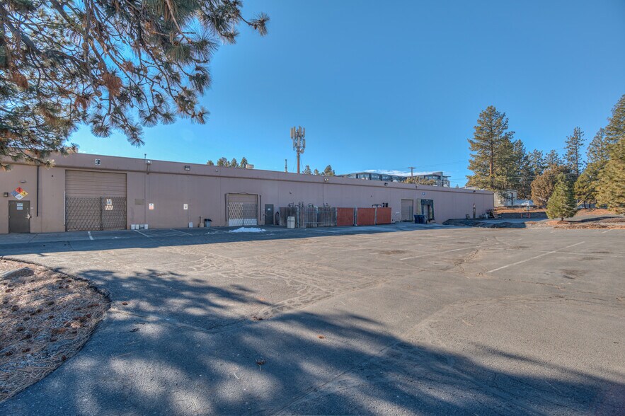 More Photos Of 107 SW Columbia St, Bend Flex For Sale