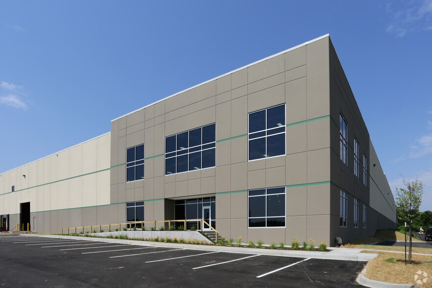 More Photos Of 548 Cedar Grove Rd, Shepherdsville Distribution For Lease