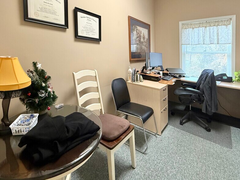 More Photos Of 7181 Chagrin Rd, Chagrin Falls Medical For Lease