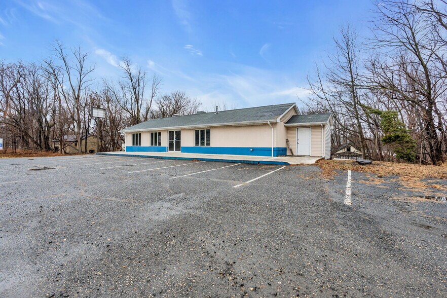 More Photos Of 320 State Route 33, Manalapan Township Restaurant For Sale