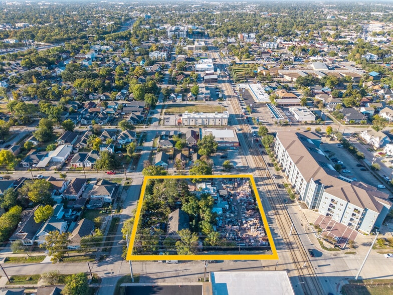 More Photos Of 2009 N Main St, Houston Land For Sale