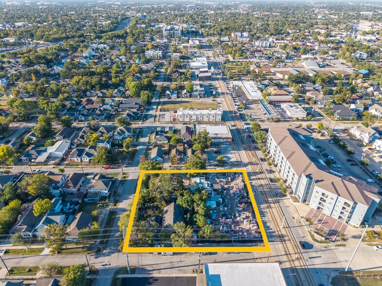 More Photos Of 2009 N Main St, Houston Land For Sale