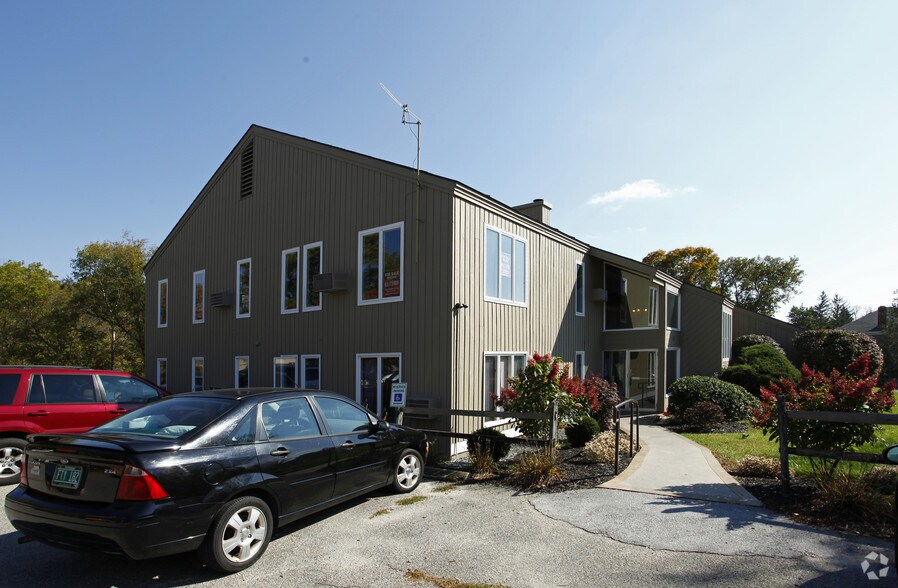 More Photos Of 198 North Main St, Rutland Town Office For Lease