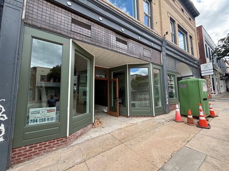 More Photos Of 121 N Main St, Salisbury Storefront Retail Office For Lease