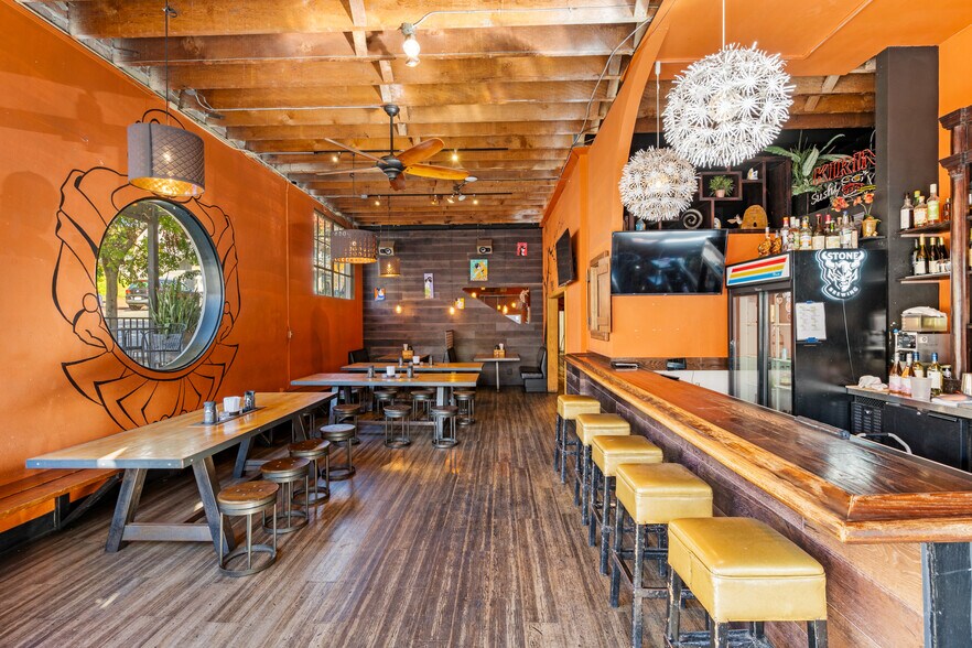 More Photos Of 1065 14th St, San Diego Storefront For Sale