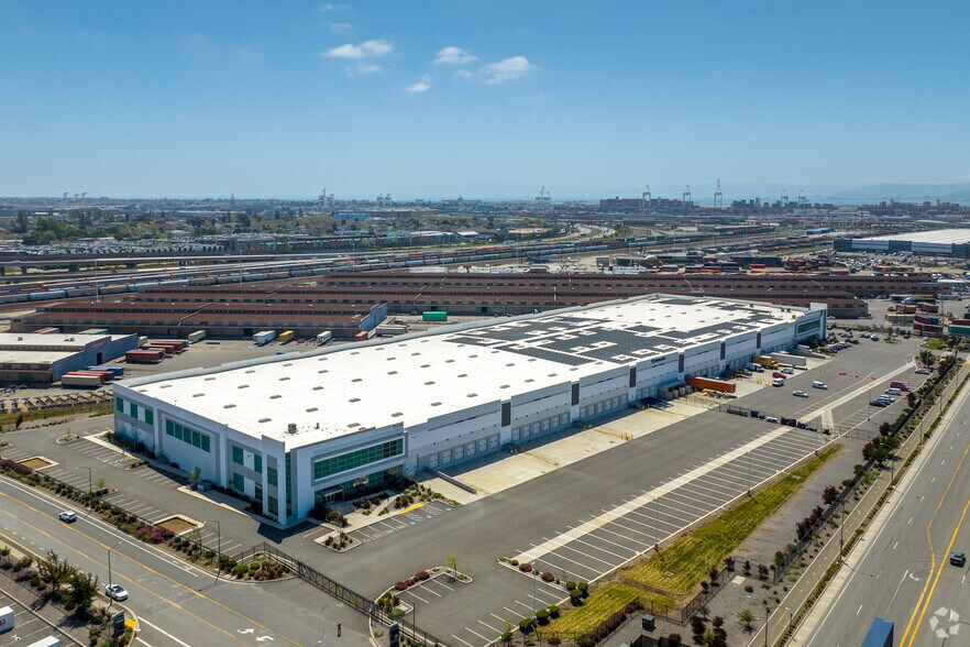 More Photos Of 2000 Maritime St, Oakland Distribution For Lease