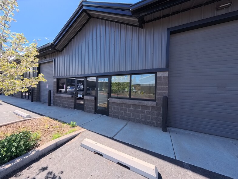More Photos Of 2561 NE 4th St, Bend Warehouse For Lease